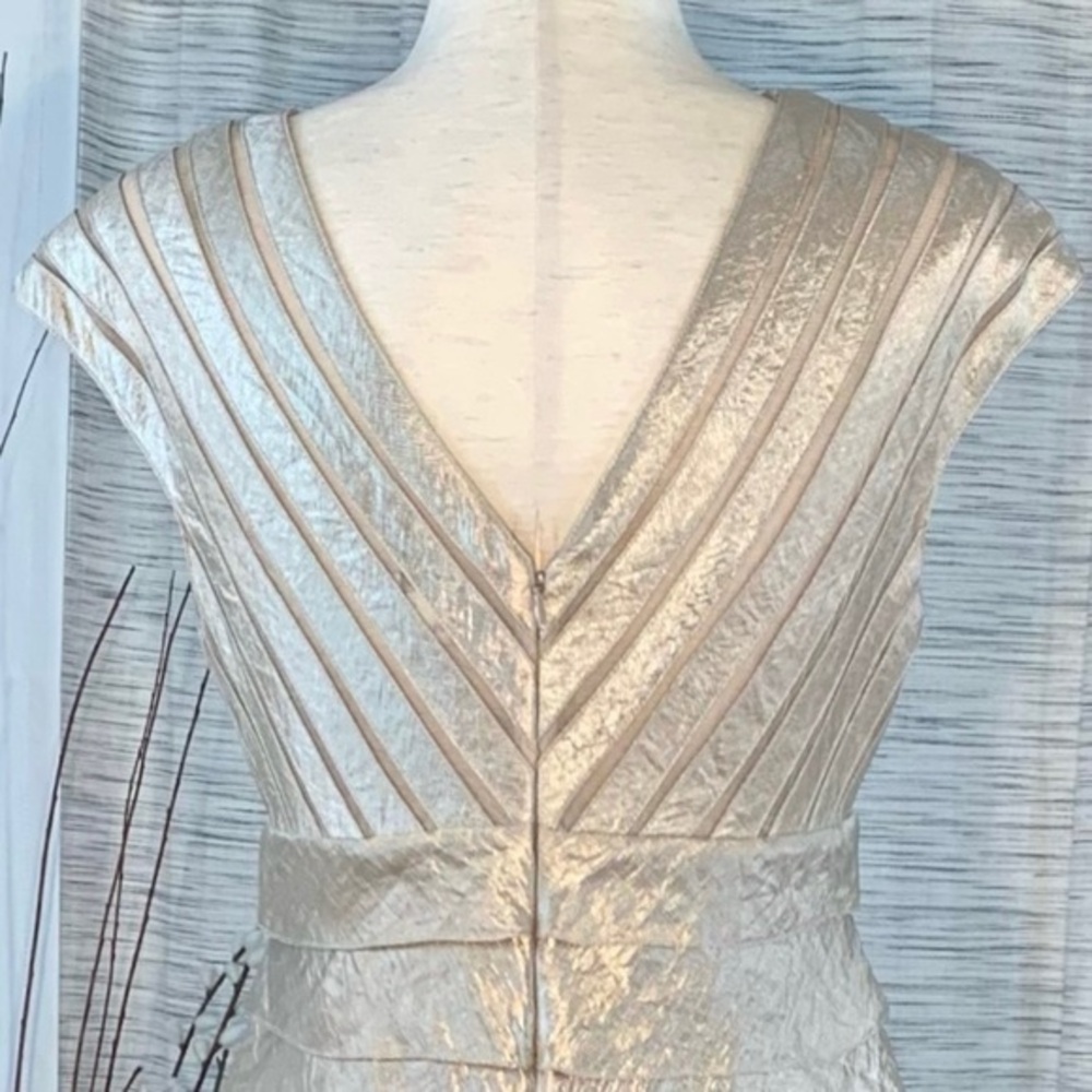 Cache shimmering champagne sleeveless shuttered party dress. - Picture 8 of 15